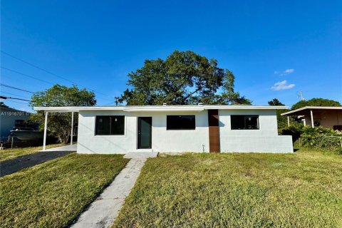 Villa ou maison à vendre à Miami Gardens, Floride: 3 chambres, 104.7 m2 № 1973439 - photo 1