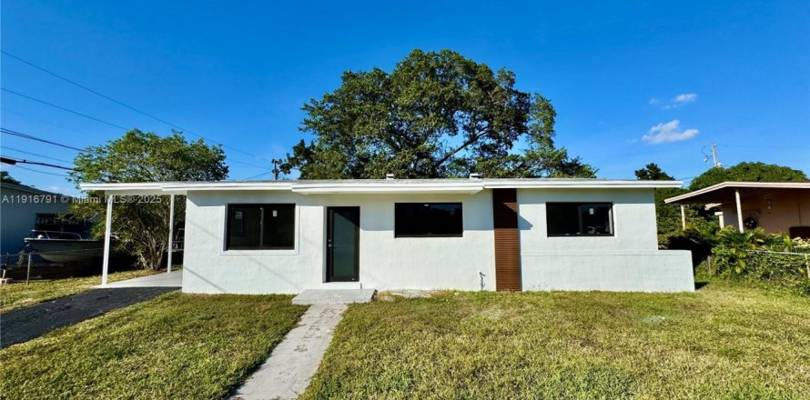 Villa ou maison à Miami Gardens, Floride 3 chambres, 104.7 m2 № 1973439