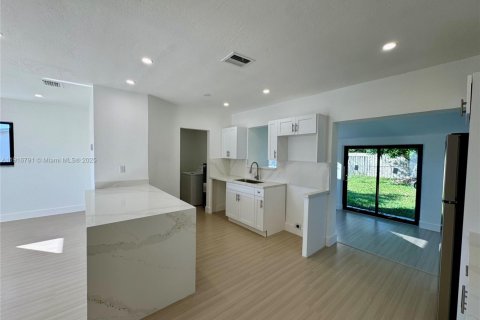 Villa ou maison à vendre à Miami Gardens, Floride: 3 chambres, 104.7 m2 № 1973439 - photo 11