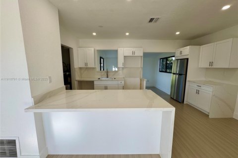 Villa ou maison à vendre à Miami Gardens, Floride: 3 chambres, 104.7 m2 № 1973439 - photo 9