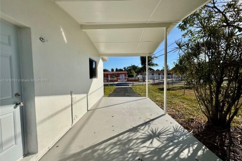 Villa ou maison à vendre à Miami Gardens, Floride: 3 chambres, 104.7 m2 № 1973439 - photo 6