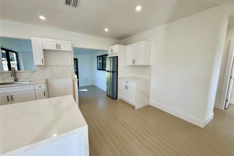 Villa ou maison à vendre à Miami Gardens, Floride: 3 chambres, 104.7 m2 № 1973439 - photo 10