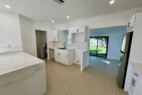 Villa ou maison à vendre à Miami Gardens, Floride: 3 chambres, 104.7 m2 № 1973439 - photo 18