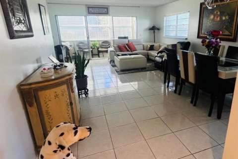 Condominio en venta en Pembroke Pines, Florida, 2 dormitorios, 140 m2 № 2185276 - foto 4