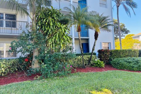 Condominio en Pembroke Pines, Florida, 2 dormitorios № 2185276