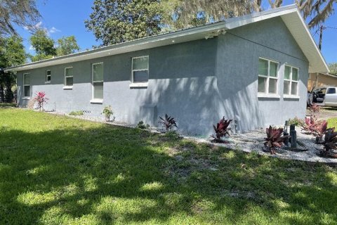 House in Wildwood, Florida 2 bedrooms, 130.43 sq.m. № 223553 - photo 1