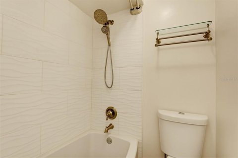 Villa ou maison à vendre à Edgewater, Floride: 2 chambres, 120.77 m2 № 2434900 - photo 13