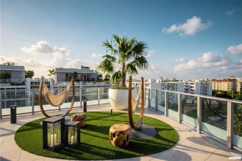 Condo in Bay Harbor Islands, Florida, 3 bedrooms № 2189577 - photo 13