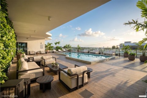 Condo in Bay Harbor Islands, Florida, 3 bedrooms № 2189577 - photo 12