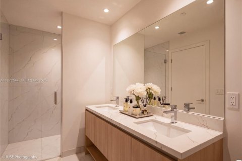 Condo in Bay Harbor Islands, Florida, 3 bedrooms № 2189577 - photo 3