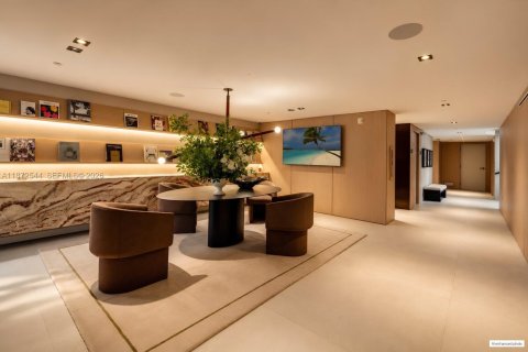 Condo in Bay Harbor Islands, Florida, 3 bedrooms № 2189577 - photo 11
