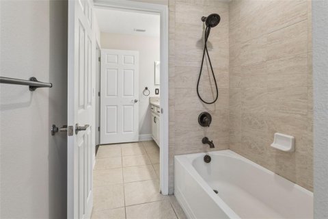 Villa ou maison à louer à Odessa, Floride: 3 chambres, 240.15 m2 № 2415165 - photo 18