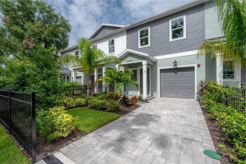 House in Tampa, Florida 3 bedrooms, 185.62 sq.m. № 1837087 - photo 1