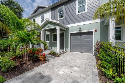 House in Tampa, Florida 3 bedrooms, 185.62 sq.m. № 1837087 - photo 2