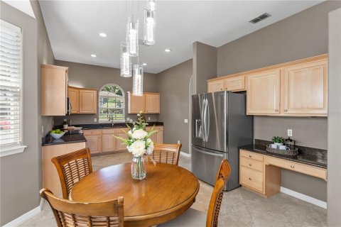 Villa ou maison à vendre à Altamonte Springs, Floride: 4 chambres, 253.99 m2 № 2151854 - photo 13