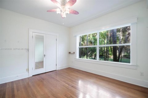 House in Coral Gables, Florida 4 bedrooms, 222.97 sq.m. № 1996064 - photo 13