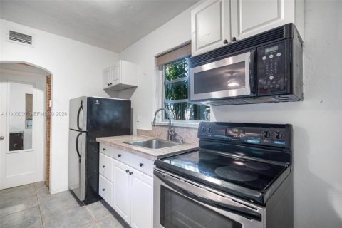 House in Coral Gables, Florida 4 bedrooms, 222.97 sq.m. № 1996064 - photo 26