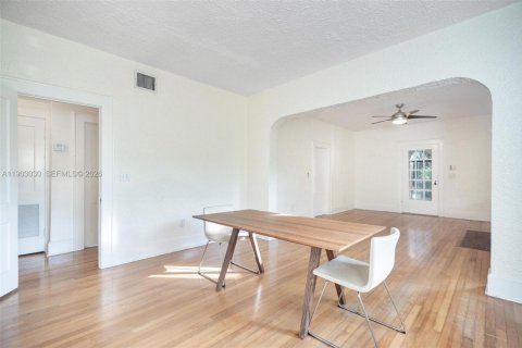 House in Coral Gables, Florida 4 bedrooms, 222.97 sq.m. № 1996064 - photo 19