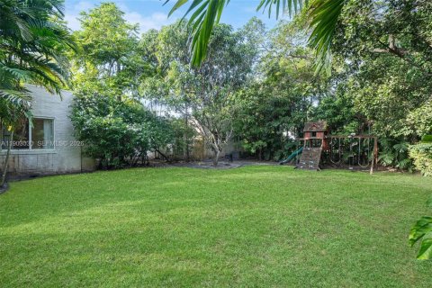 House in Coral Gables, Florida 4 bedrooms, 222.97 sq.m. № 1996064 - photo 6