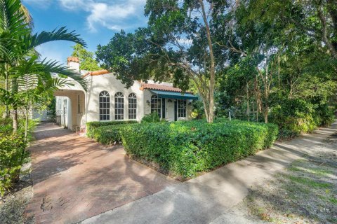 House in Coral Gables, Florida 4 bedrooms, 222.97 sq.m. № 1996064 - photo 2
