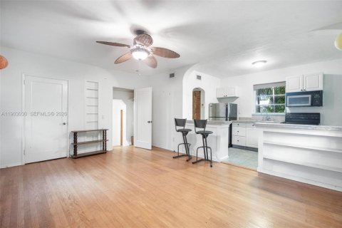 House in Coral Gables, Florida 4 bedrooms, 222.97 sq.m. № 1996064 - photo 25