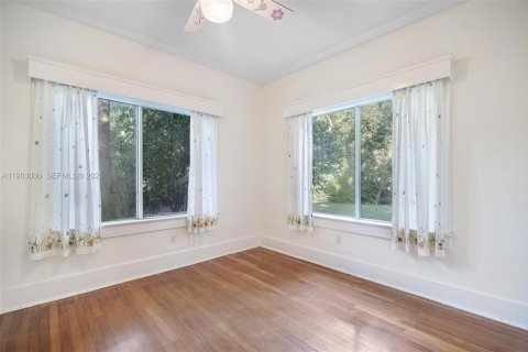 House in Coral Gables, Florida 4 bedrooms, 222.97 sq.m. № 1996064 - photo 15