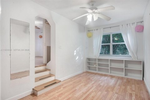 House in Coral Gables, Florida 4 bedrooms, 222.97 sq.m. № 1996064 - photo 29