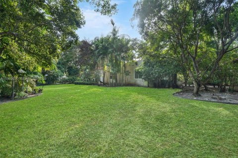 House in Coral Gables, Florida 4 bedrooms, 222.97 sq.m. № 1996064 - photo 5