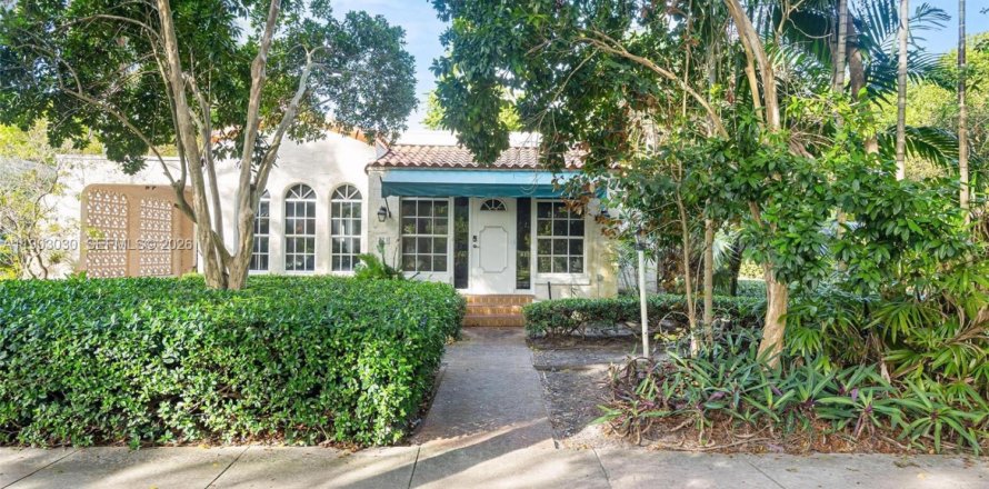 House in Coral Gables, Florida 4 bedrooms, 222.97 sq.m. № 1996064