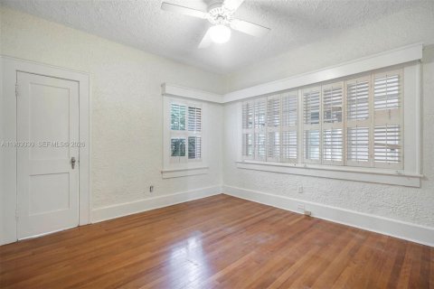 House in Coral Gables, Florida 4 bedrooms, 222.97 sq.m. № 1996064 - photo 9