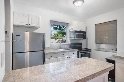 House in Coral Gables, Florida 4 bedrooms, 222.97 sq.m. № 1996064 - photo 27