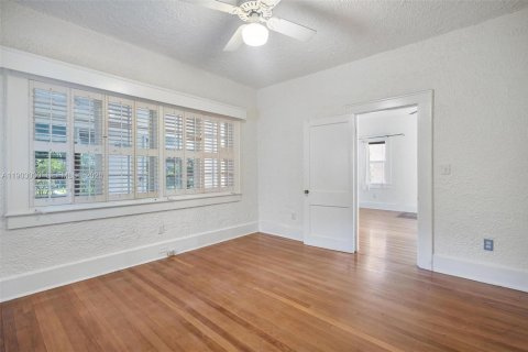 House in Coral Gables, Florida 4 bedrooms, 222.97 sq.m. № 1996064 - photo 10