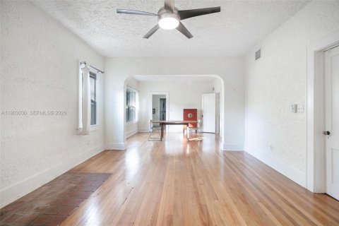 House in Coral Gables, Florida 4 bedrooms, 222.97 sq.m. № 1996064 - photo 16