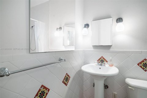 House in Coral Gables, Florida 4 bedrooms, 222.97 sq.m. № 1996064 - photo 30