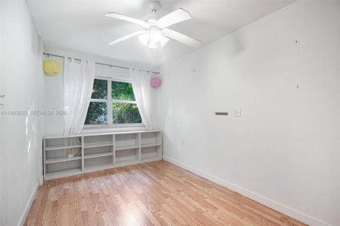 House in Coral Gables, Florida 4 bedrooms, 222.97 sq.m. № 1996064 - photo 28