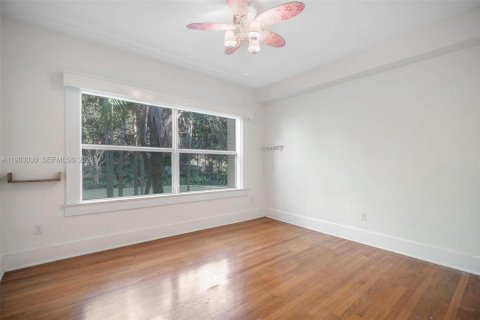 House in Coral Gables, Florida 4 bedrooms, 222.97 sq.m. № 1996064 - photo 12