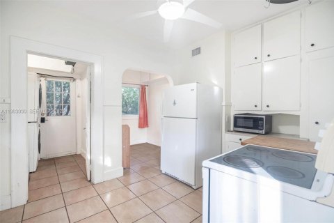 House in Coral Gables, Florida 4 bedrooms, 222.97 sq.m. № 1996064 - photo 22