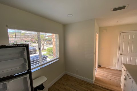 Touwnhouse à vendre à Pembroke Pines, Floride: 2 chambres, 103.49 m2 № 1864339 - photo 17