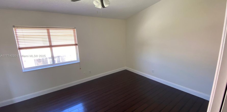 Touwnhouse à Pembroke Pines, Floride 2 chambres, 103.49 m2 № 1864339