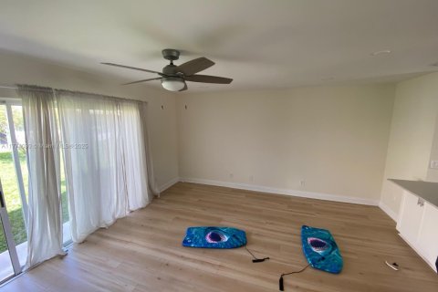 Touwnhouse à vendre à Pembroke Pines, Floride: 2 chambres, 103.49 m2 № 1864339 - photo 10