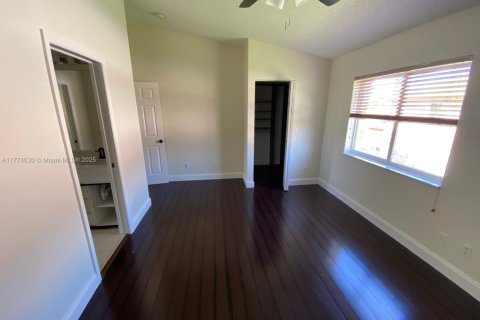 Touwnhouse à vendre à Pembroke Pines, Floride: 2 chambres, 103.49 m2 № 1864339 - photo 5