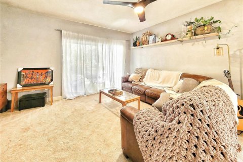 Condominio en venta en Gainesville, Florida, 2 dormitorios, 121.89 m2 № 2092492 - foto 14