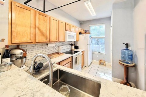 Condominio en venta en Gainesville, Florida, 2 dormitorios, 121.89 m2 № 2092492 - foto 6