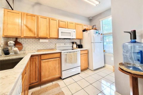 Condominio en venta en Gainesville, Florida, 2 dormitorios, 121.89 m2 № 2092492 - foto 5