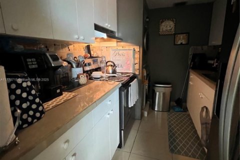 Купить кондоминиум в Майами, Флорида 2 спальни, 71.53м2, № 1874228 - фото 3