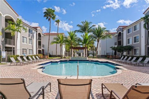 Condo in Miami, Florida, 2 bedrooms  № 1713092 - photo 17
