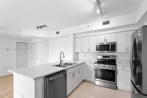 Condo in Miami, Florida, 2 bedrooms  № 1713092 - photo 9