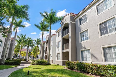 Condo in Miami, Florida, 2 bedrooms  № 1713092 - photo 1