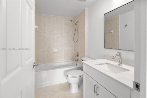 Condo in Miami, Florida, 2 bedrooms  № 1713092 - photo 14