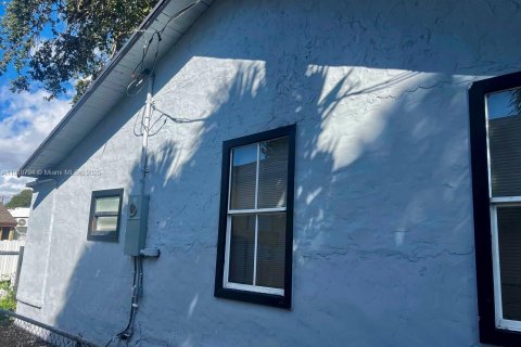 House in Miami, Florida 2 bedrooms, 49.24 sq.m. № 1972119 - photo 4